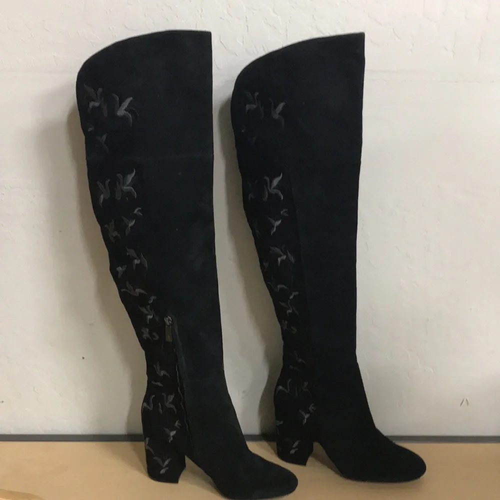 NWOB Kenneth Cole Claire Embroidered Suede Boots